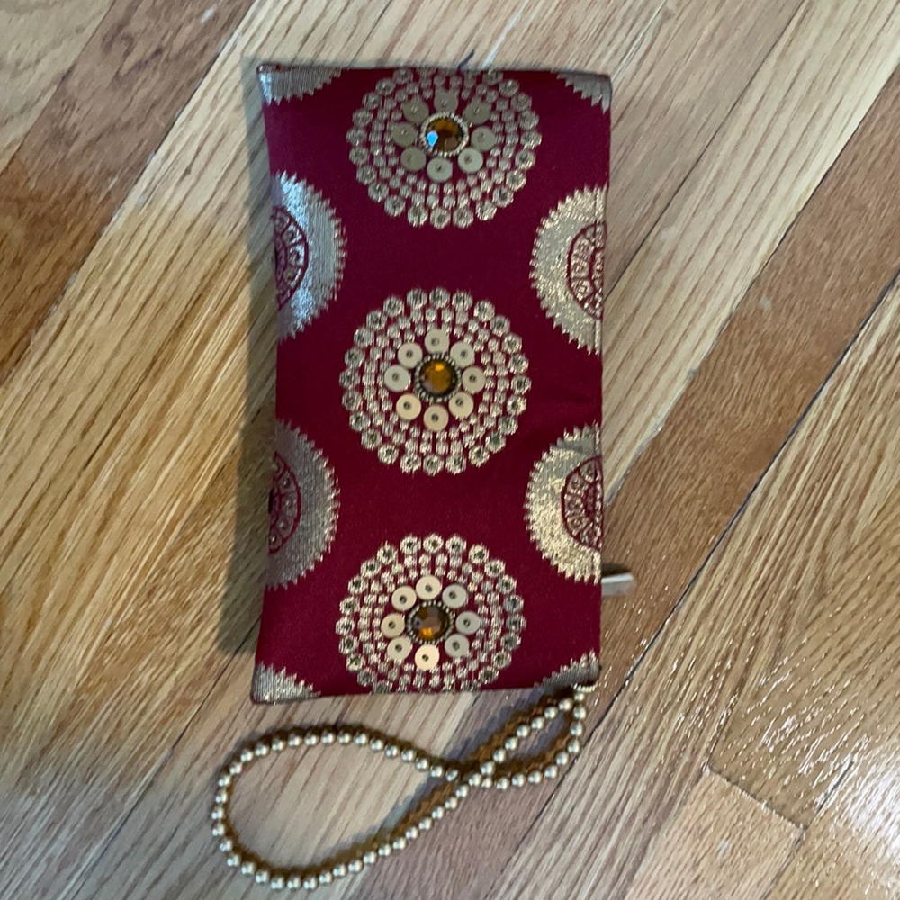 Embroidered wristlet. Perfect for 🎉parties!!